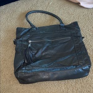 Cross body bag that bend over to look smaller